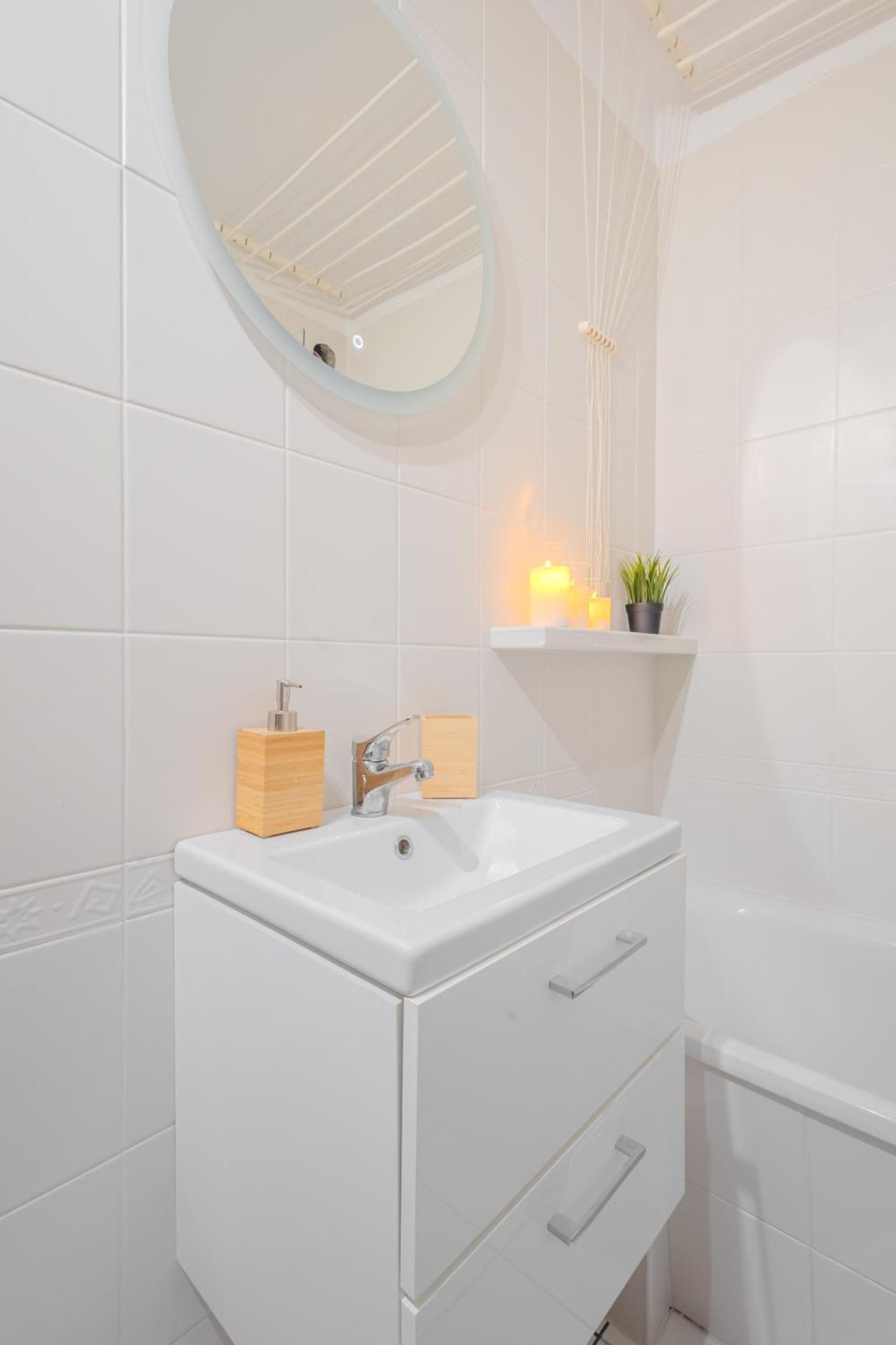 Rezydencja Filmowa- Wygodny Apartament 10 Min Od Lotniska I Centrum Varsóvia Exterior foto
